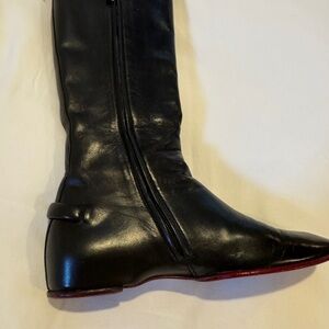 Vintage Gucci knee length boots
Size: 7.5